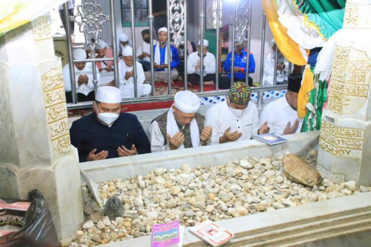 Bupati dan Wabup Labura ziarah ke Besilam