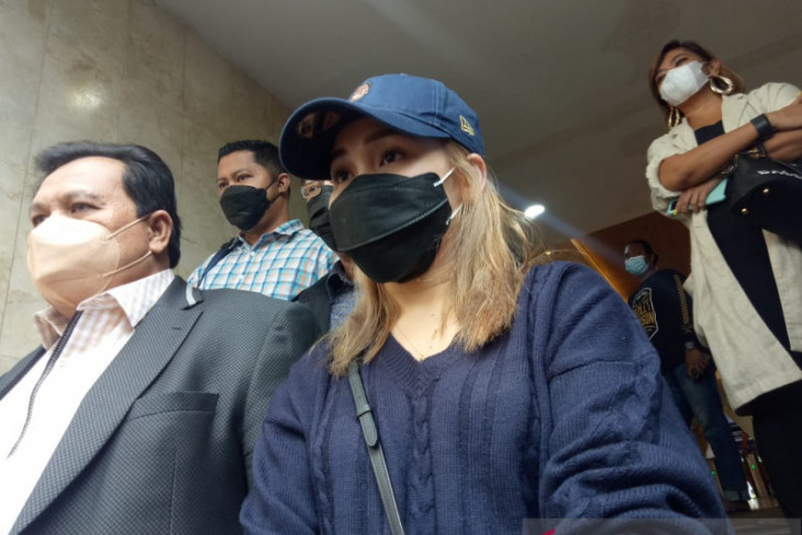Pedangdut Ayu Ting Ting penuhi undangan klarifikasi di Polda Metro Jaya