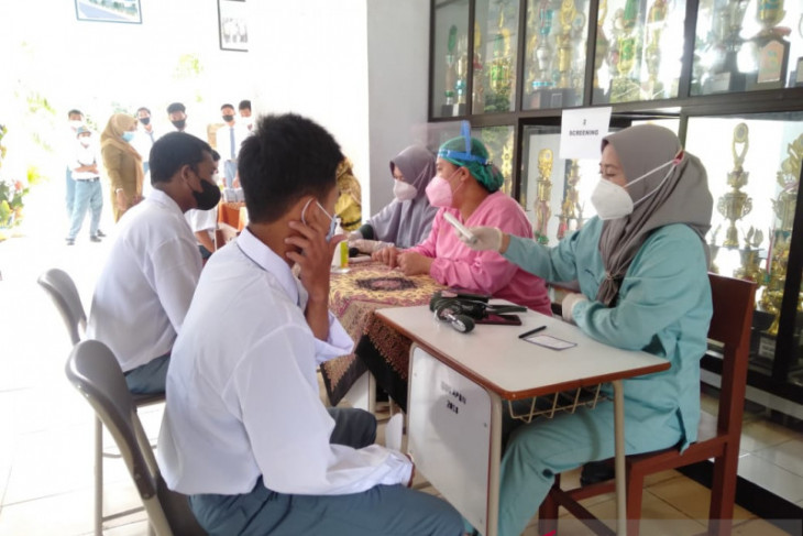 Pemkab Bangka Tengah vaksinasi 549 pelajar