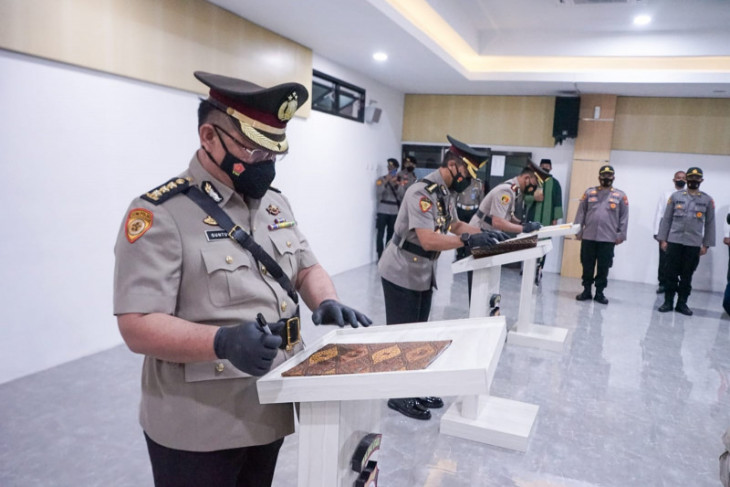 Kapolda Malut pimpin serah terima jabatan dua pejabat utama sukses berkarier