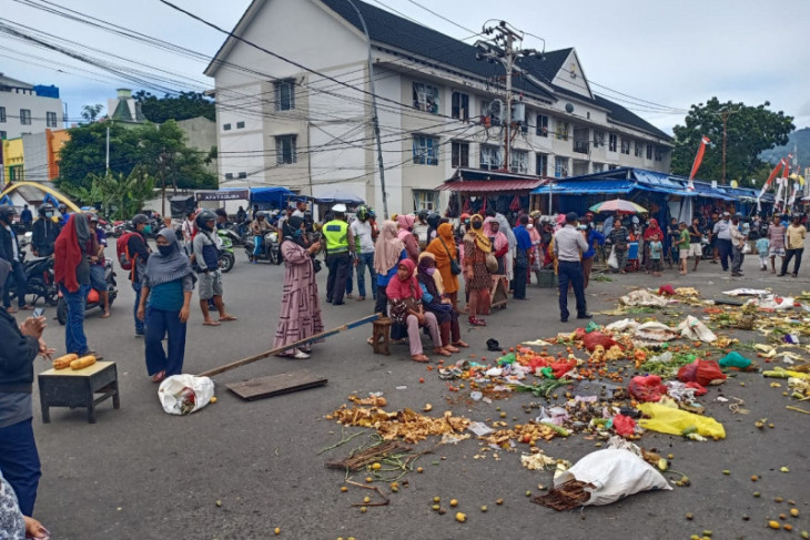 Pedagang Pasar Gamalama minta penempatan yang adil berlakukan aturan