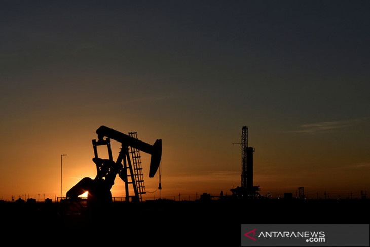 Harga minyak Senin pagi turun di perdagangan Asia