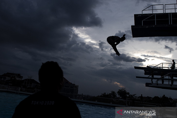 Latihan atlet loncat indah Jawa Barat 