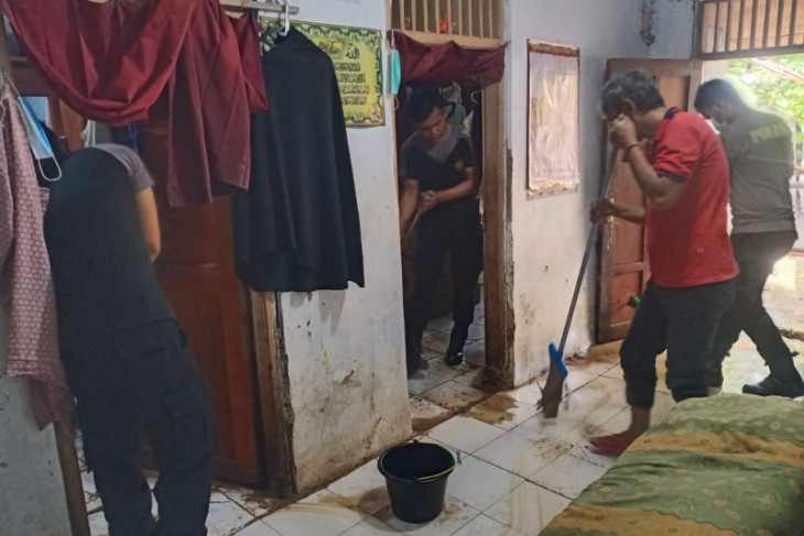 BPBD Provinsi Banten salurkan bantuan bagi korban banjir di Pandeglang dan Lebak
