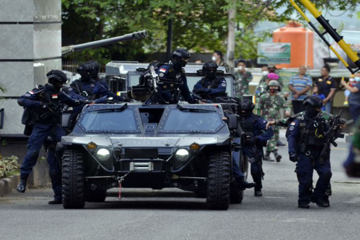 Latihan gabungan Brigif 4 Marinir/BS bersama Denjaka TNI AL