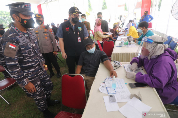 TNI AL Gelar Serbuan Vaksinasi COVID-19 di Kediri