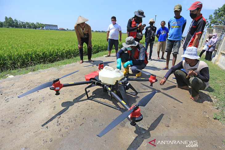 Uji coba drone untuk pertanian