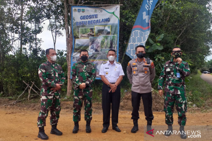 TMMD ke-112 Kodim 0414 Kabupaten Belitung buka akses wisata Batu Begalang