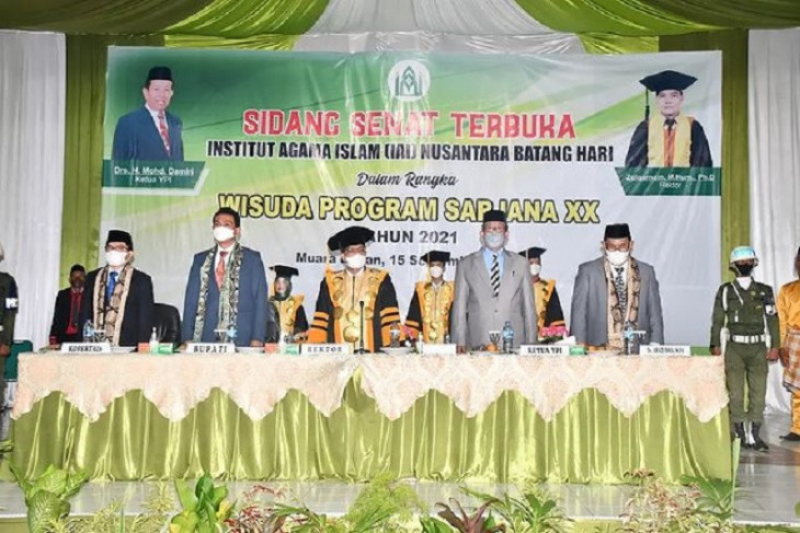 Bupati Batanghari minta sarjana baru bersaing di semua sektor