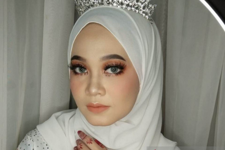 Hobi menggambar hantarkan Ade, Mahasiswa Untan jadi MUA hasilkan jutaan Rupiah
