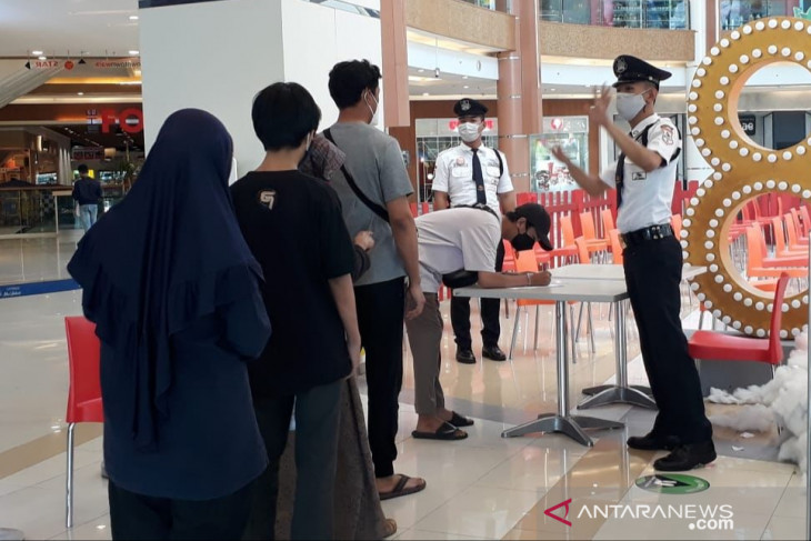Sebanyak 23.602 dosis vaksin COVID-19 telah disuntikkan ke pengunjung mal di Bekasi