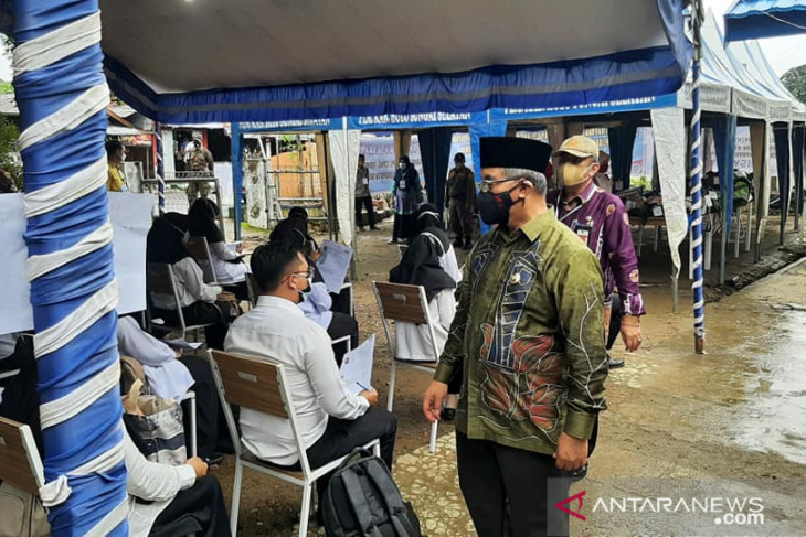 Bupati HSS tegaskan tidak ada bantuan dalam tes CPNS