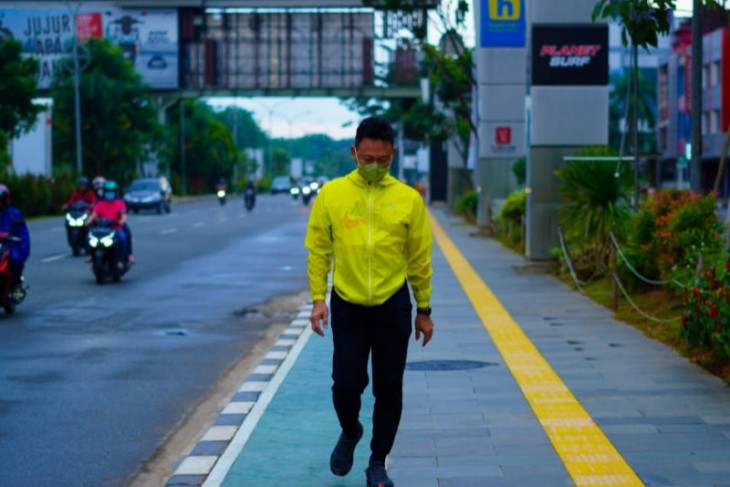Wali Kota Pontianak jalan kaki lihat secara dekat kondisi kota