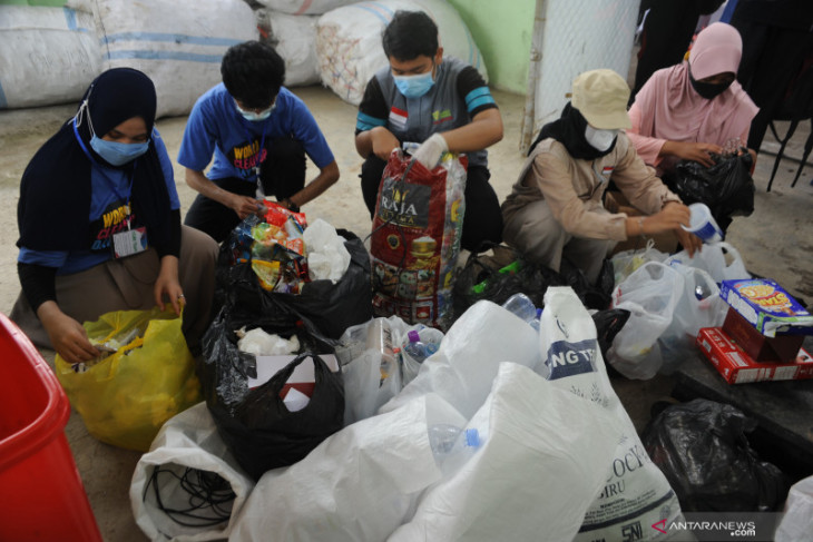 Green Moluccas programkan pilah sampah rumah tangga sumber ekonomi keluarga