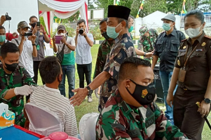 Upaya keroyokan berperan dalam pencapaian vaksinasi 60 persen di Merangin