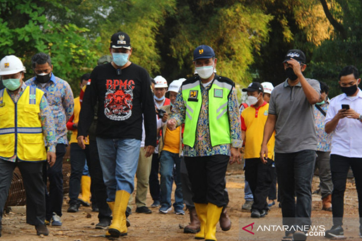 Pemkot Bekasi cek dua lokasi rawan banjir antisipasi musim hujan