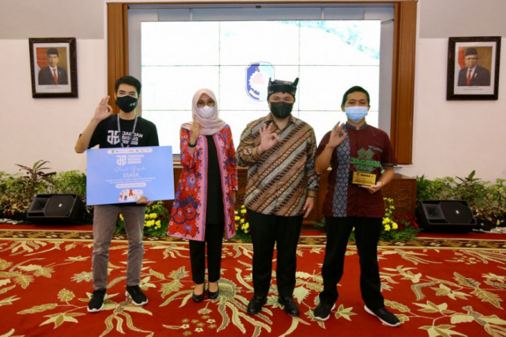 Menteri BUMN berikan hadiah tambahan juara Jagoan Tani dan Jagoan Bisnis Banyuwangi