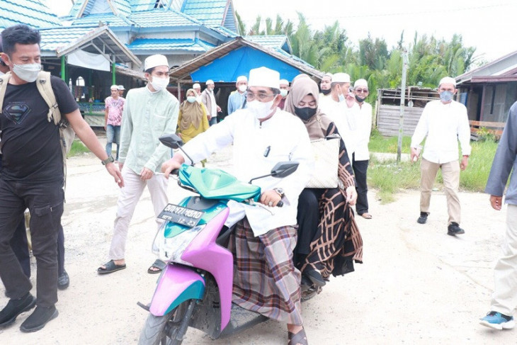Bupati Anwar Sadat ziarah ke makam Tuan Guru Sapat