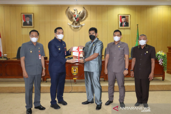 Wali Kota sampaikan RAPBD 2022 kepada DPRD