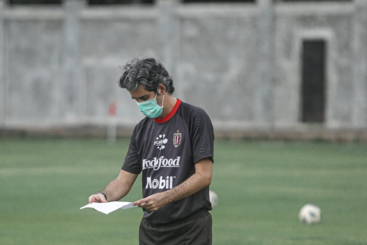 Pelatih Bali United Teco sebut peluang rotasi pemain belakang lawan Persita