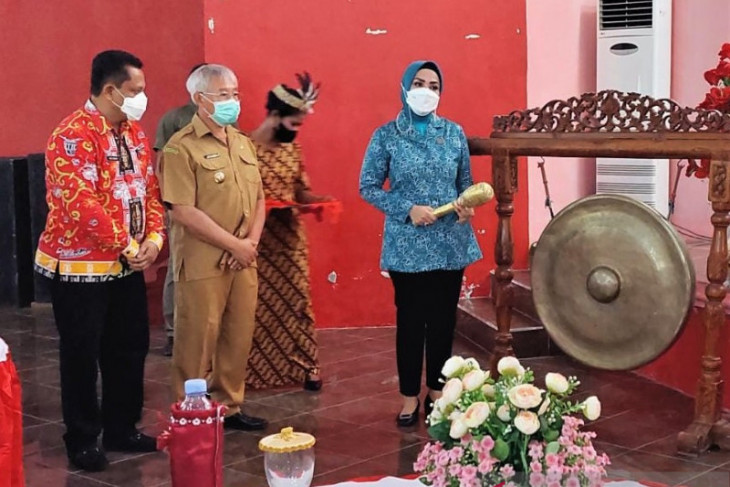 Ketua PKK Maluku ajak warga Kepulauan Aru kelola sampah peluang pendapatan keluarga