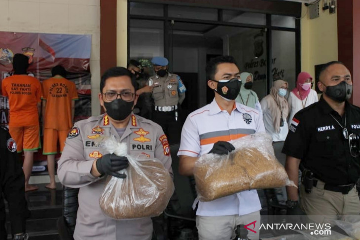 Polisi ungkap beruntun peredaran biang tembakau sintetis asal China