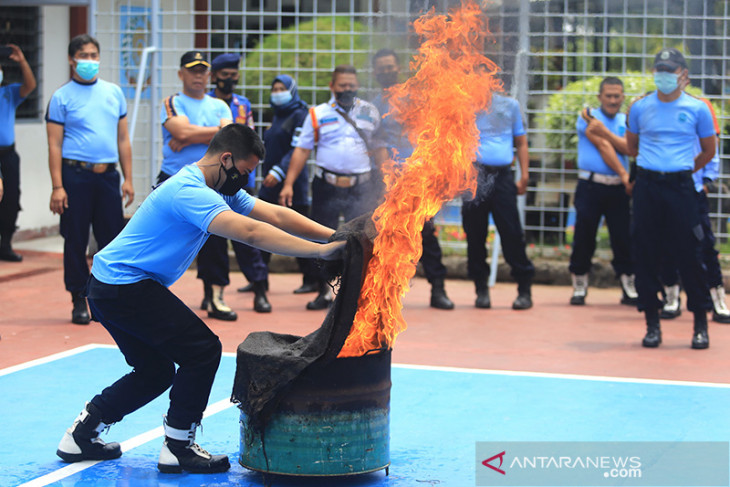 Latihan penanggulangan kebakaran di lapas 