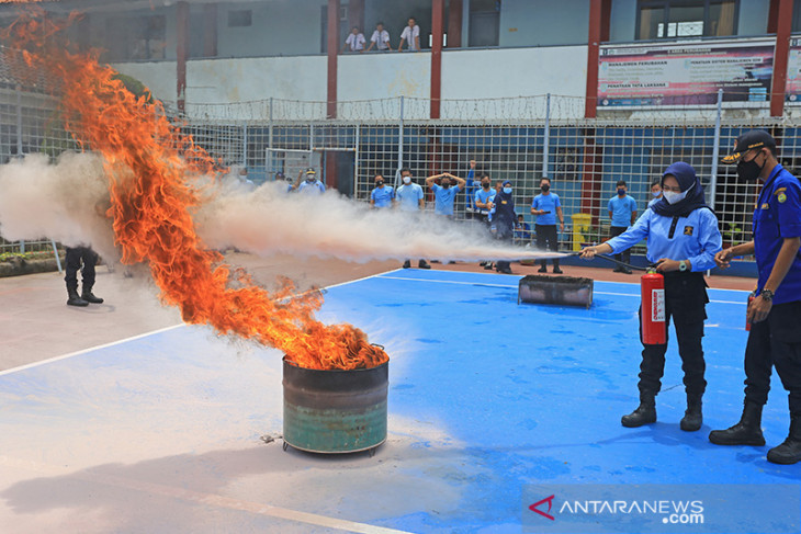 Latihan penanggulangan kebakaran di lapas 