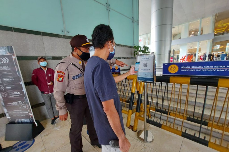 Central Jakarta malls ask parents to accompany children under 12