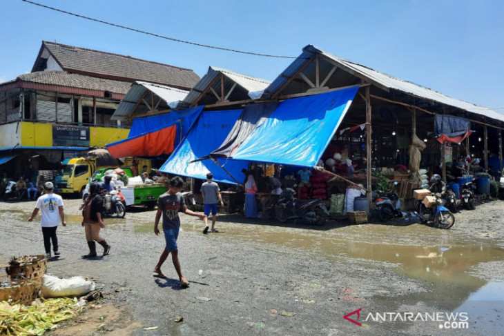 Pasar Induk Cibitung Bekasi sepi pembeli