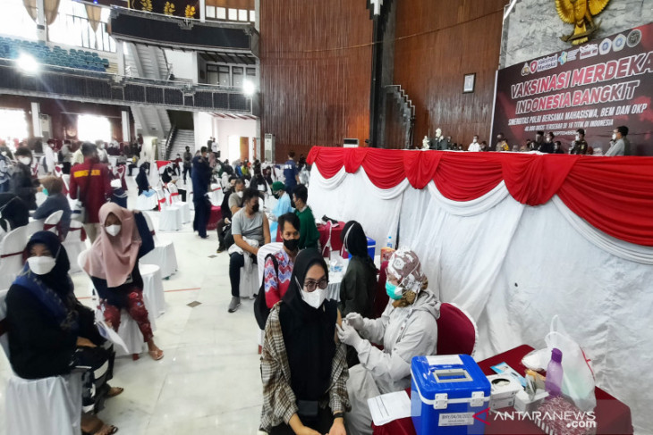 Banjarmasin intensifies vaccination to get out of level 4 PPKM