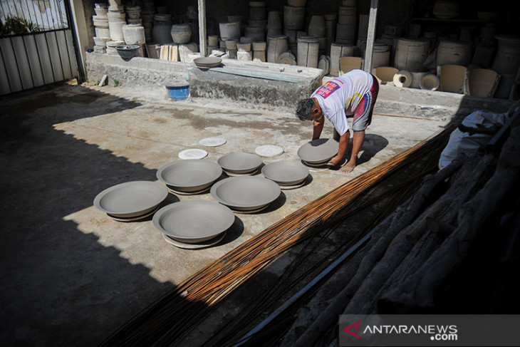 Produksi keramik di Kabupaten Sumedang 