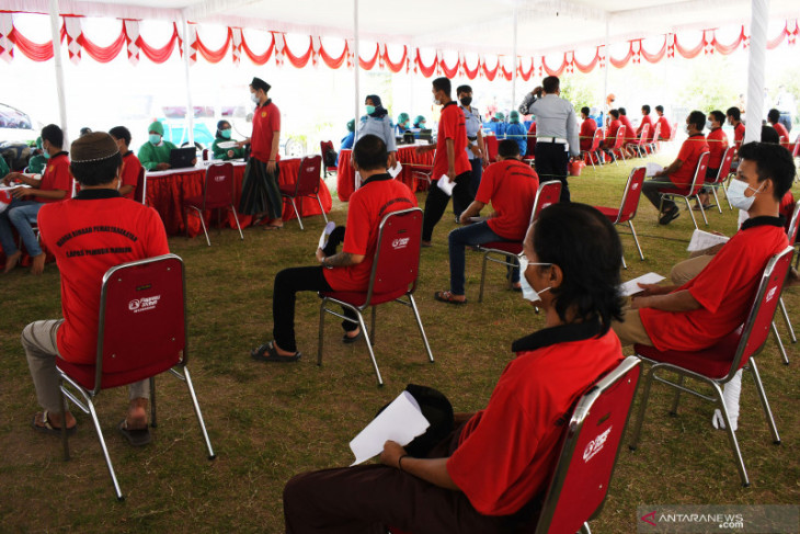 Vaksinasi COVID-19 Warga Binaan Lapas Madiun