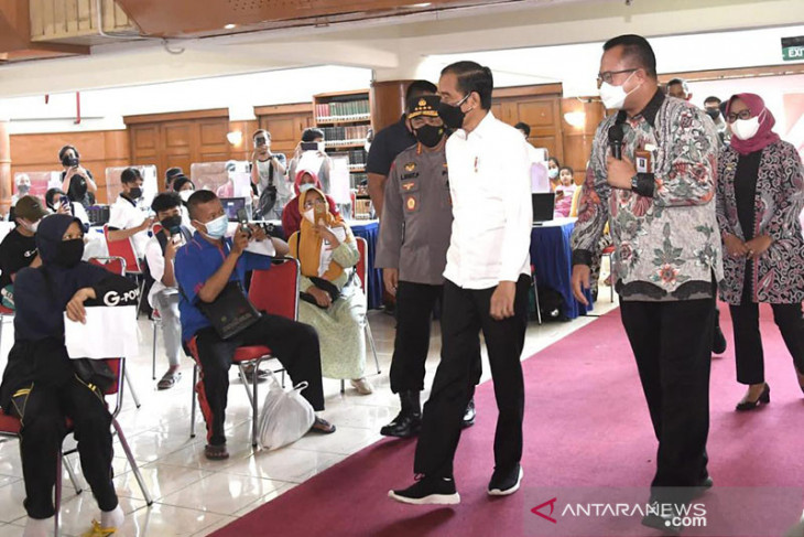 Presiden Jokowi minta mahasiswa gerakkan masyarakat ikuti Vaksinasi Merdeka