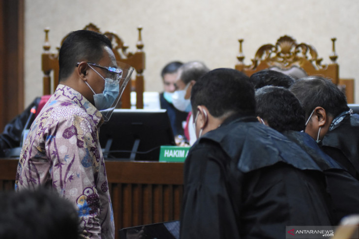 Dua mantan pejabat Dirjen Pajak didakwa terima suap senilai Rp57 miliar