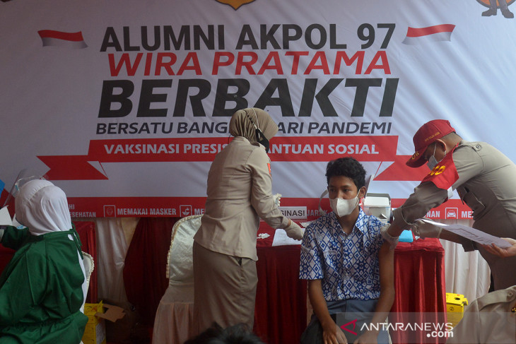 ALUMNI AKPOL GELAR  VAKSINASI UNTUK PELAJAR