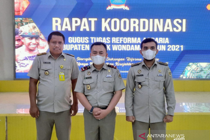 Kementerian ATR sertifikasi 1.000 bidang tanah masyarakat Teluk Wondama