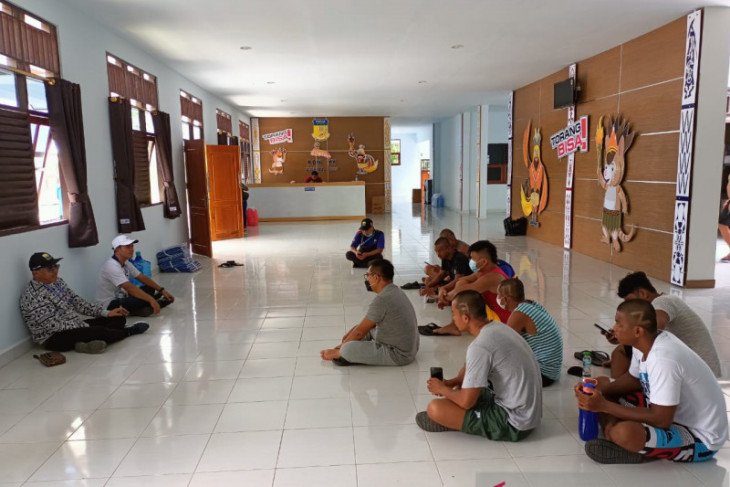 Ketua Kontingen Jambi wanti-wanti atlet polo air Jambi jaga kesehatan