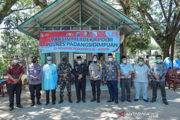 Kemenag bersama Polres Padangsidimpuan gelar vaksin merdeka Polri