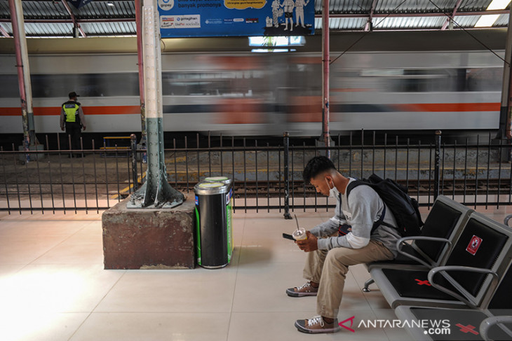 Pengoperasian kembali kereta api lokal di Bandung 