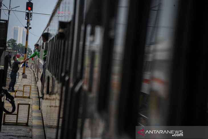 Pengoperasian kembali kereta api lokal di Bandung 