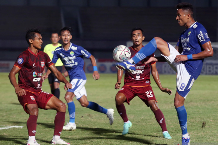 Persib Bandung berhasil imbang keempat setelah ditahan PSM 1-1