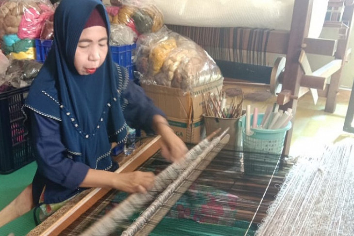 Susi Songket mempertahankan kekhasan songket Jambi di tengah pandemi