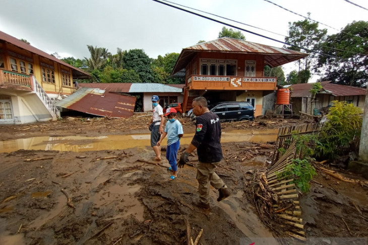 Bupati Minahasa Tenggara minta bencana banjir tidak dieksploitasi