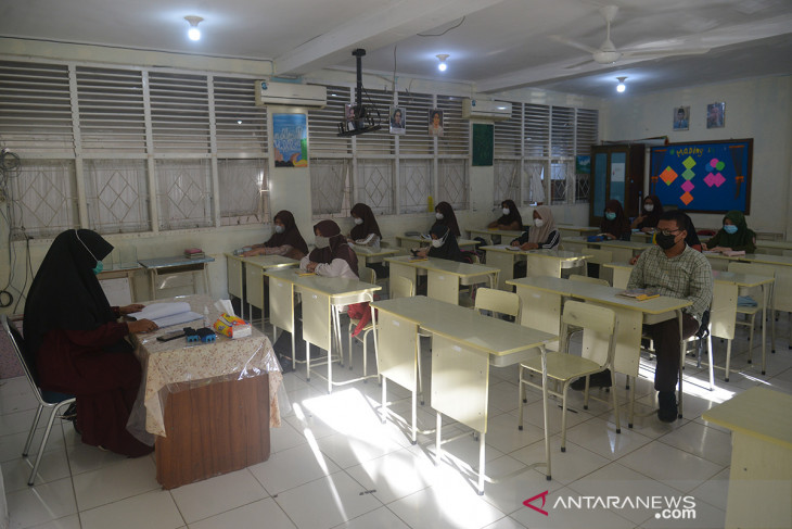 MURID SEKOLAH MULAI BELAJAR TATAP MUKA