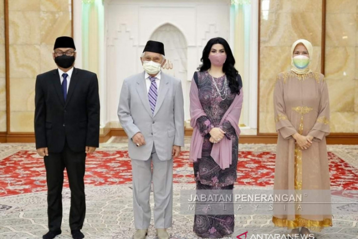 Yonny Tri Prayitno pamitan ke Tun Taib