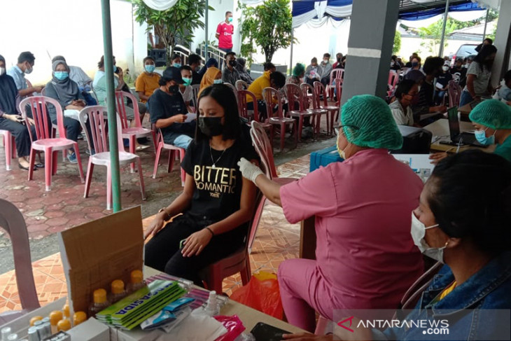 BPS Maluku gelar vaksinasi massal peringati Hari Statistik 2021