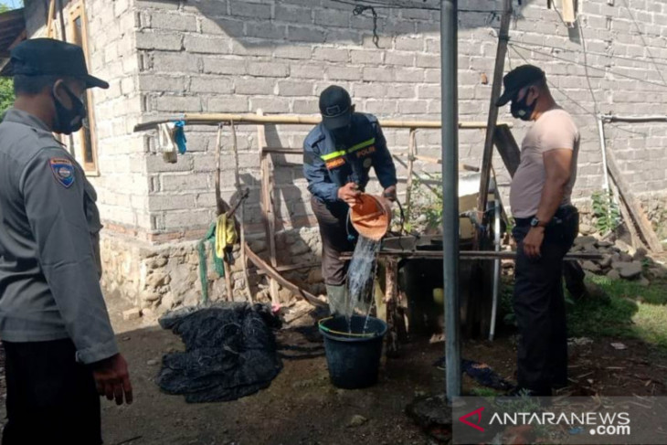 Polsek Negara bantu warga korban banjir