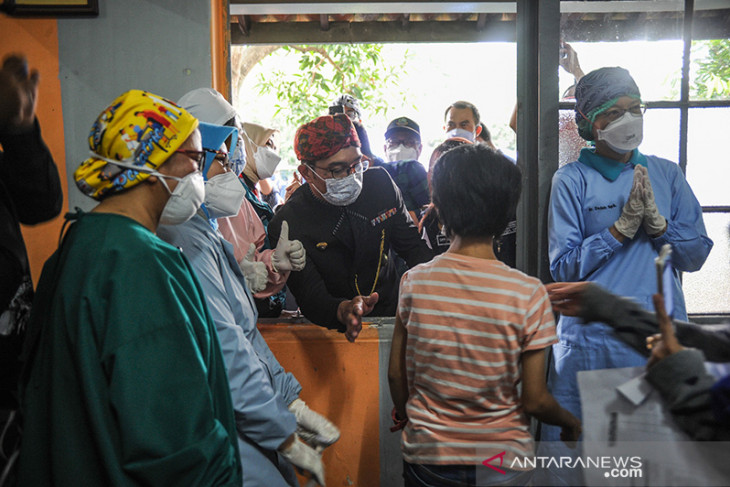 Gubernur Jawa Barat tinjau vaksinasi 