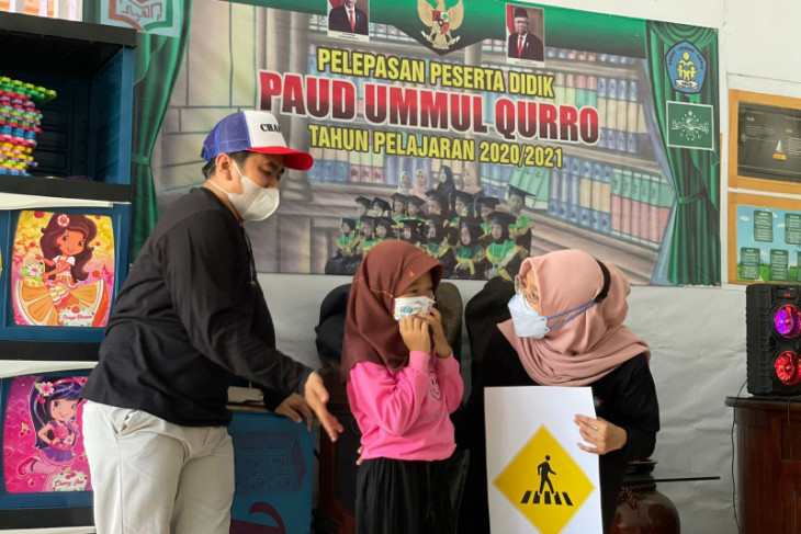 SOM JR Banten ajari dini anak-anak SD disiplin berlalu lintas